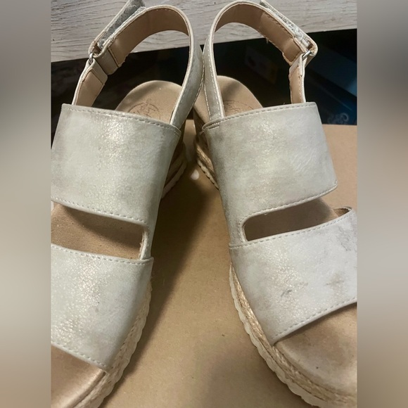 LifeStride Women's Cream Wedge Sandals - Picture 9 of 9